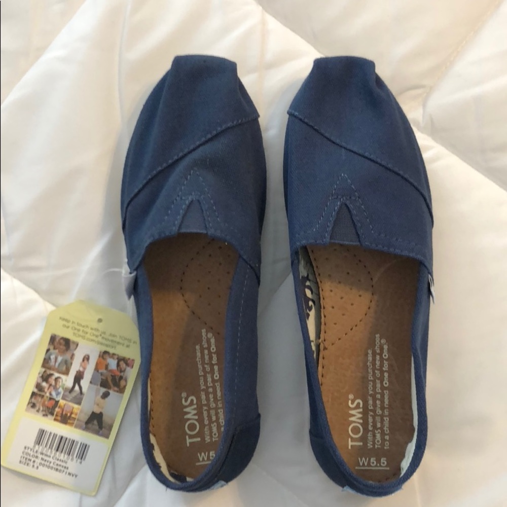 TOMS navy classic canvas loafer size 5.5